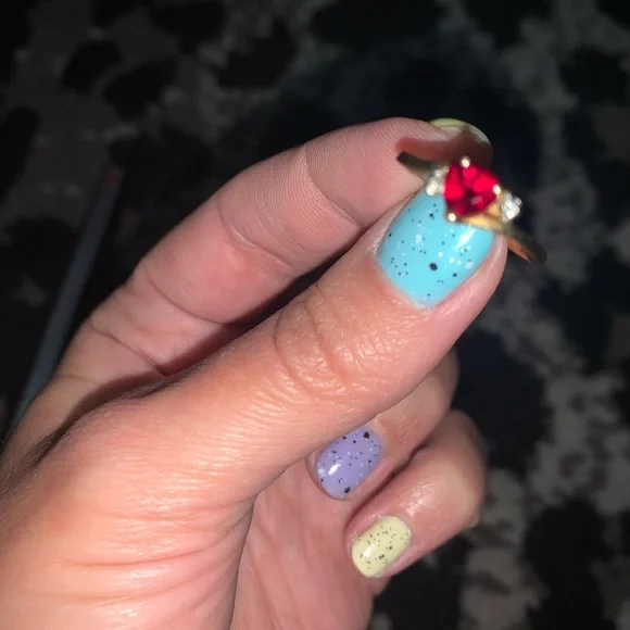 10K Gold heart ring. - Picture 2 of 3